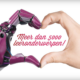 Hart van hand en robothand met tekst 'meer dan 5000 leeronderwerpen!'