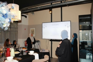 Medewerkers dubois en co geven presentatie over Iftar